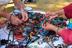 Zeit für Schmuck aus Tibet zu kaufen - wanderauzeit in Nepal