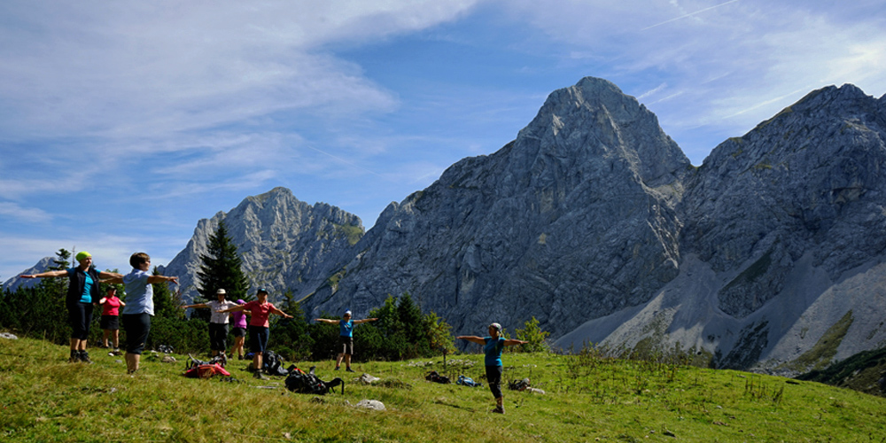 Wanderurlaub mit Wander-Yoga unterwegs bei wanderauszeit